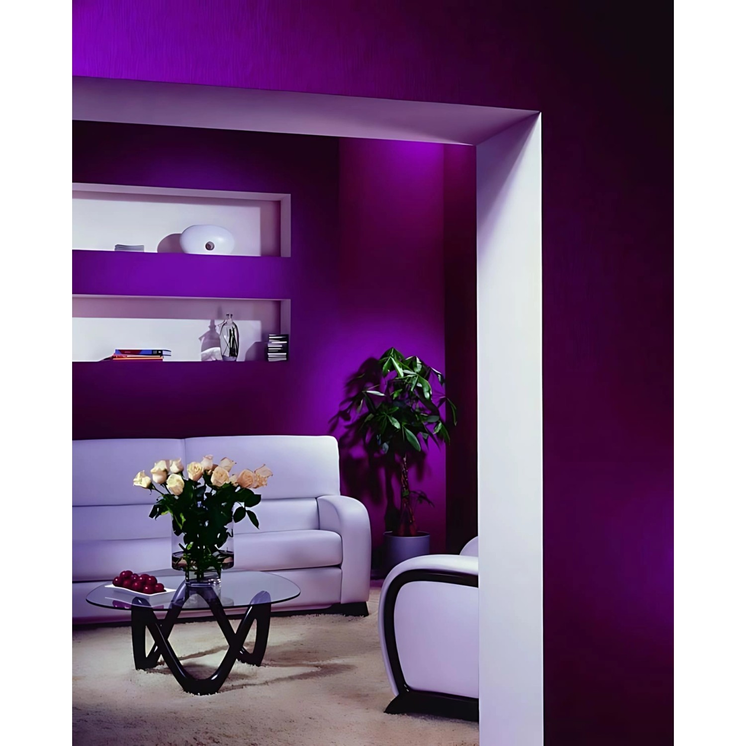 Wohnraum mit EDEM Vliestapete 80374BR60 in Weiß zum Überstreichen an der Wand.