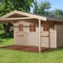 Unbehandeltes Weka Holz-Gartenhaus mit Satteldach und überdachter Terrasse im Garten.