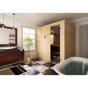 Finntherm Sauna Cenik Natur im Badezimmer mit Badewanne und Waschtisch.