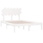 Weißes Massivholzbett 120x200 cm mit Lattenrost und Kopfteil im modernen Design.