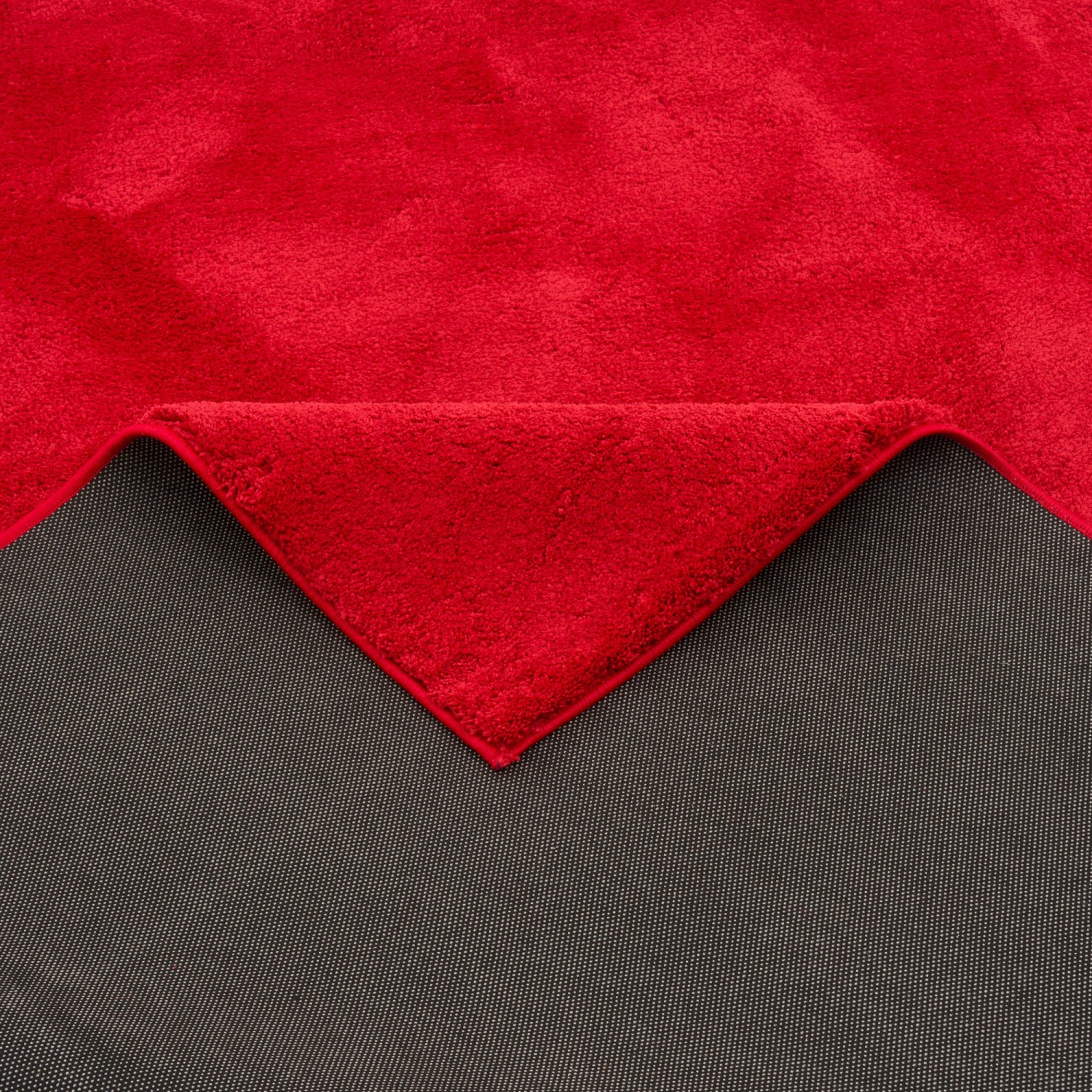 Weinroter Pergamon Hochflor Teppich (80x150cm) mit weicher Oberfläche.