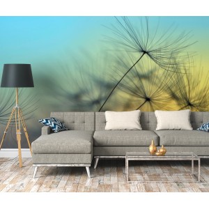 Fototapete mit Pusteblumen in Blau und Gelb, 3,50x2,55m, im Wohnraum.