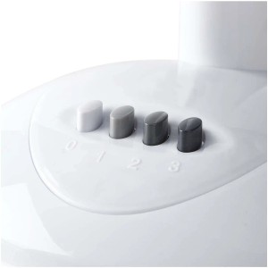 Detailaufnahme: Bedienelemente des weißen Tischventilators mit 4 Geschwindigkeitsstufen.
