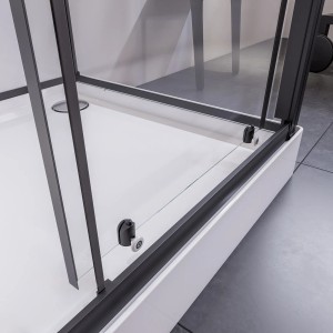 Detailaufnahme: Breuer Komplettdusche 120x90 cm, schwarzer Rahmen, weiße Wanne. Schiebetür links.