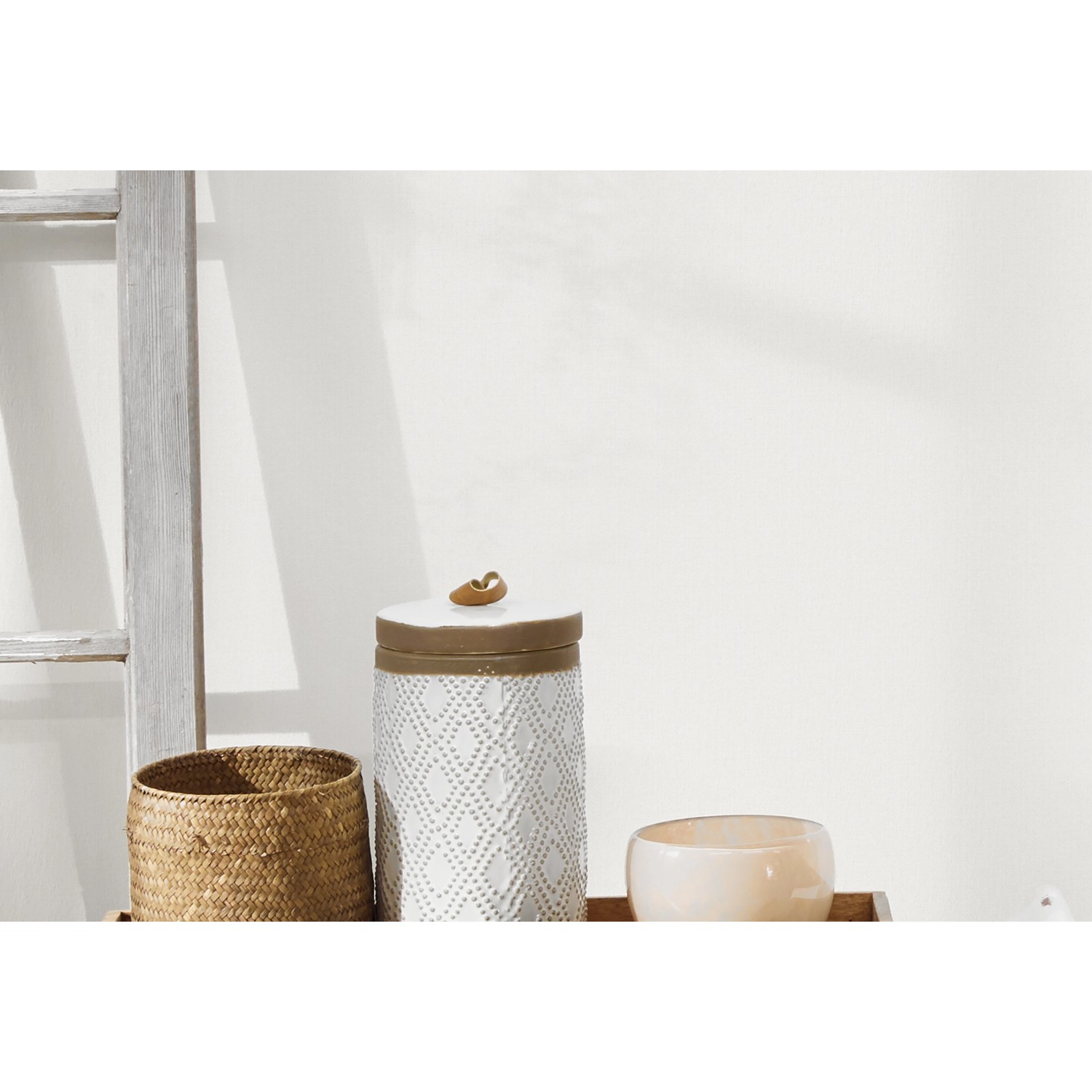 Weiße A.S. Création Vliestapete Uni Textiloptik mit leichter Struktur und Deko-Elementen.