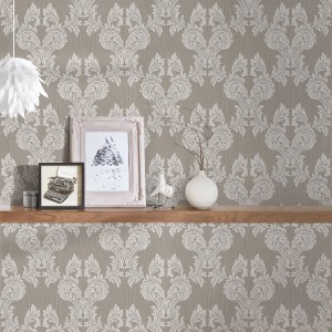 Elegante, graue Vliestapete mit silbernen Barock-Ornamenten der Marke Bricoflor.