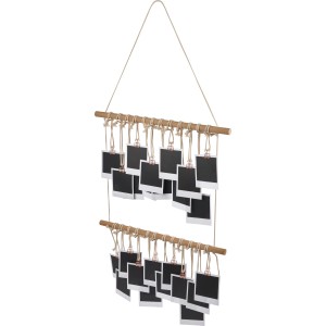 CREATE! by OBI DIY Bilderleiste mit Fotos und Klammern zum Aufhängen.