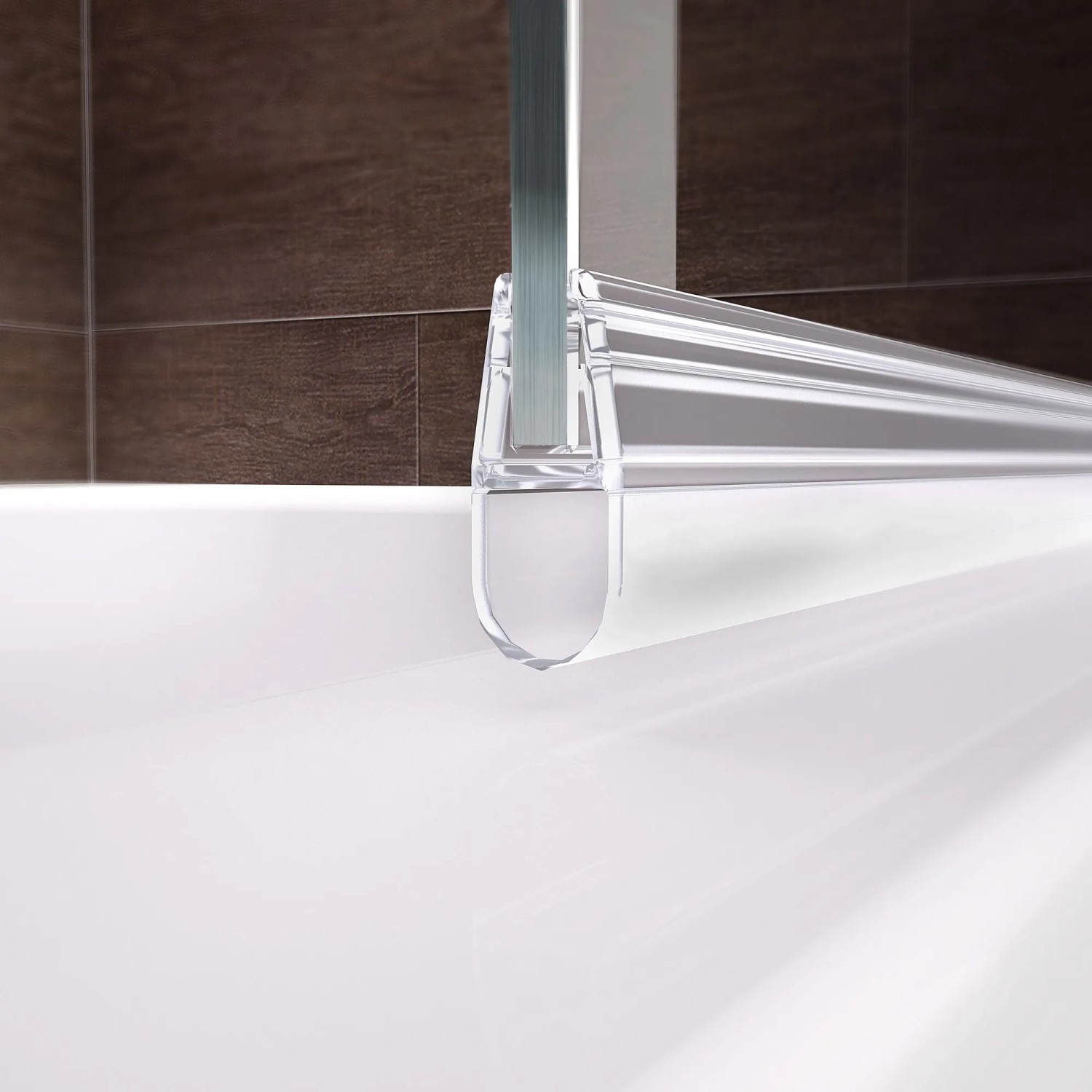 Detailaufnahme: Schulte Badewannenfaltwand Komfort, 1-teilig, Alu-Natur, auf Badewanne montiert.