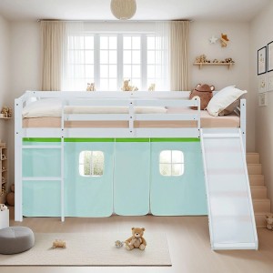 Weißes Kinder Hochbett 90x200 aus Kiefernholz mit Rutsche, Leiter und grünem Vorhang für Spielhöhle.