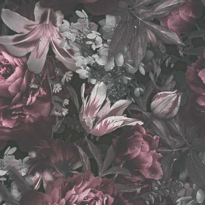 Florale Vliestapete in Lila und Violett mit Blumenmuster im Gemälde-Stil für Wohn- und Schlafzimmer.