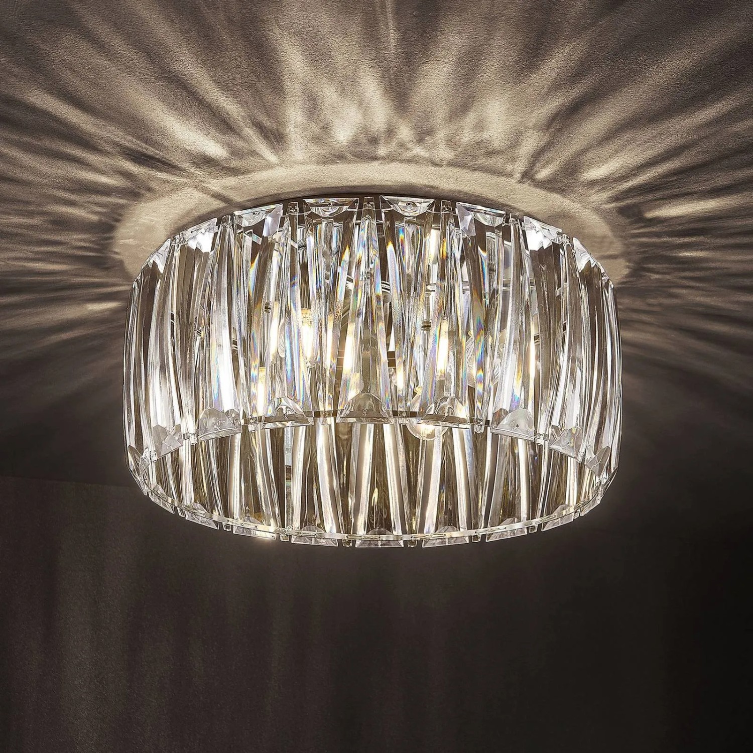 Transparente Lindby Deckenlampe Sofia, 4-flammig, für Wohnzimmer. Moderne Leuchte mit Acryl Lampenschirm.