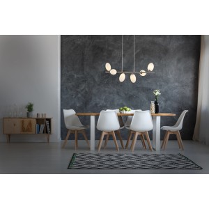 Moderne, 6-flammige LED-Pendelleuchte Eleganza (80 cm) über Esstisch im Wohnraum.