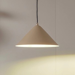 Moderne, creme-farbene Lindby Pendelleuchte Clarine aus Metall für Wohnzimmer mit E27 Fassung.