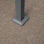 Detailaufnahme: Fuß einer grauen Westmann Mülltonnenverkleidung Planum aus Metall.