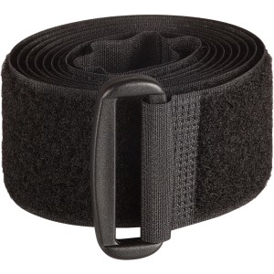 Schwarzer Fix-o-moll Klett-Gurt (160cm) mit Öse, aufgerollt dargestellt.