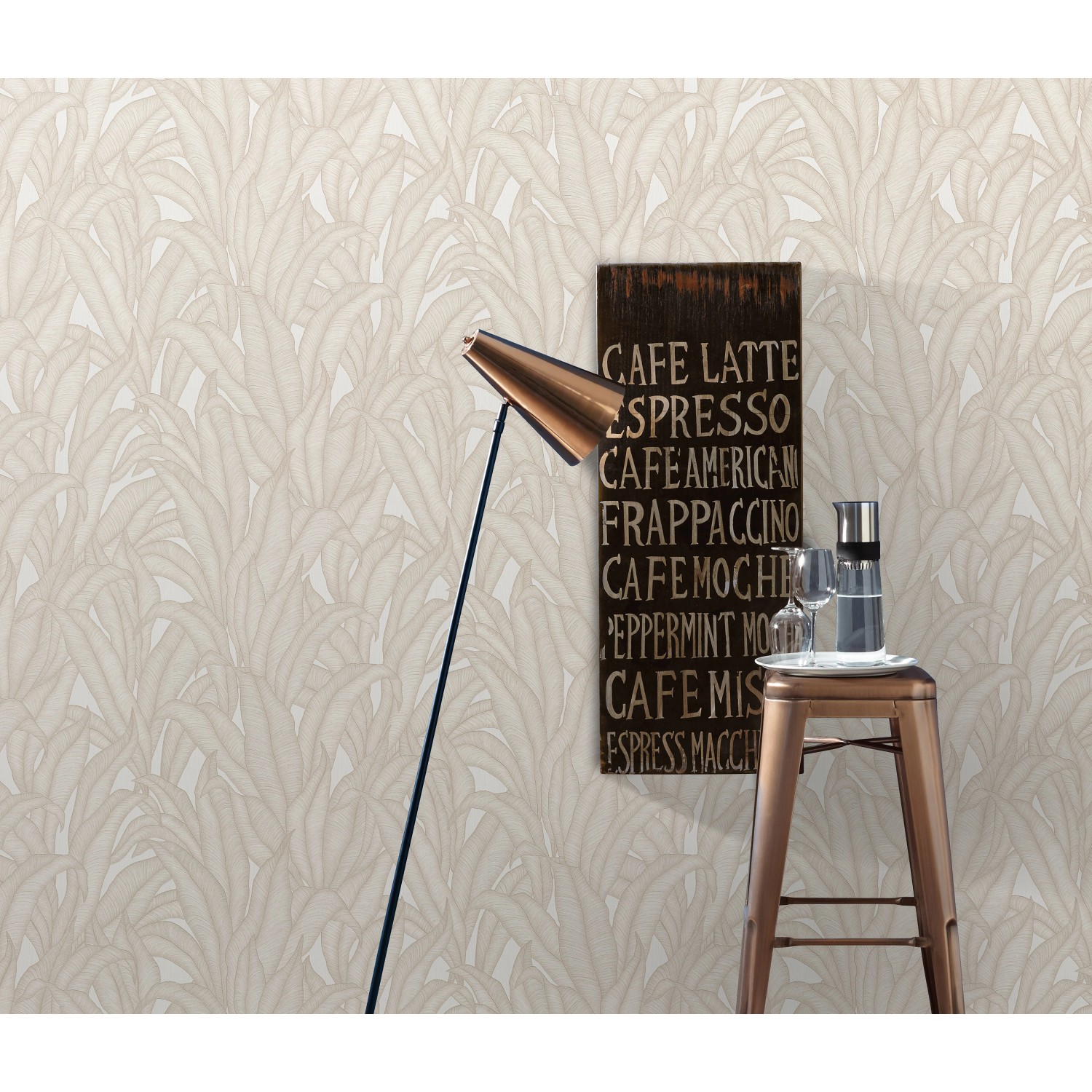 Guido Maria Kretschmer Vliestapete Sansibar in Creme mit Pflanzenmuster und Glanzeffekten.