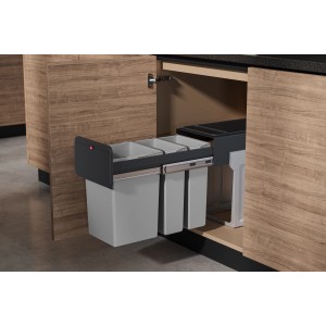 Hailo Einbau-Mülleimer EB-X Trio mit drei Eimern in einem Küchenschrank.