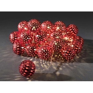 Konstsmide LED Dekokette mit roten Metallbällen und warmweißem Licht für den Innenbereich.