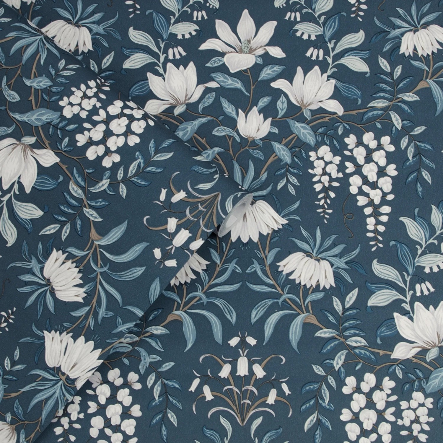 Laura Ashley Vliestapete Parterre Dark Seaspray mit floralem Vintage-Design.