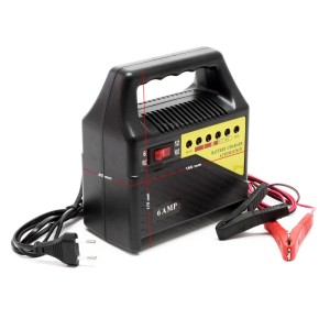 Kompaktes Wiltec Batterieladegerät 6V/12V mit Tragegriff, Polzangen und Netzkabel. Ideal für Kfz, Motorrad, Rasenmäher.