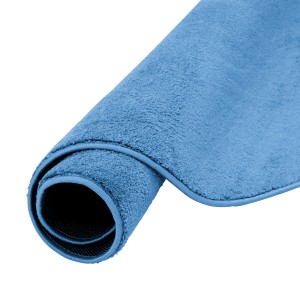 Gerollter, runder, blauer Hochflor Teppich (160x160cm) der Marke Pergamon. Super Soft und luxuriös.
