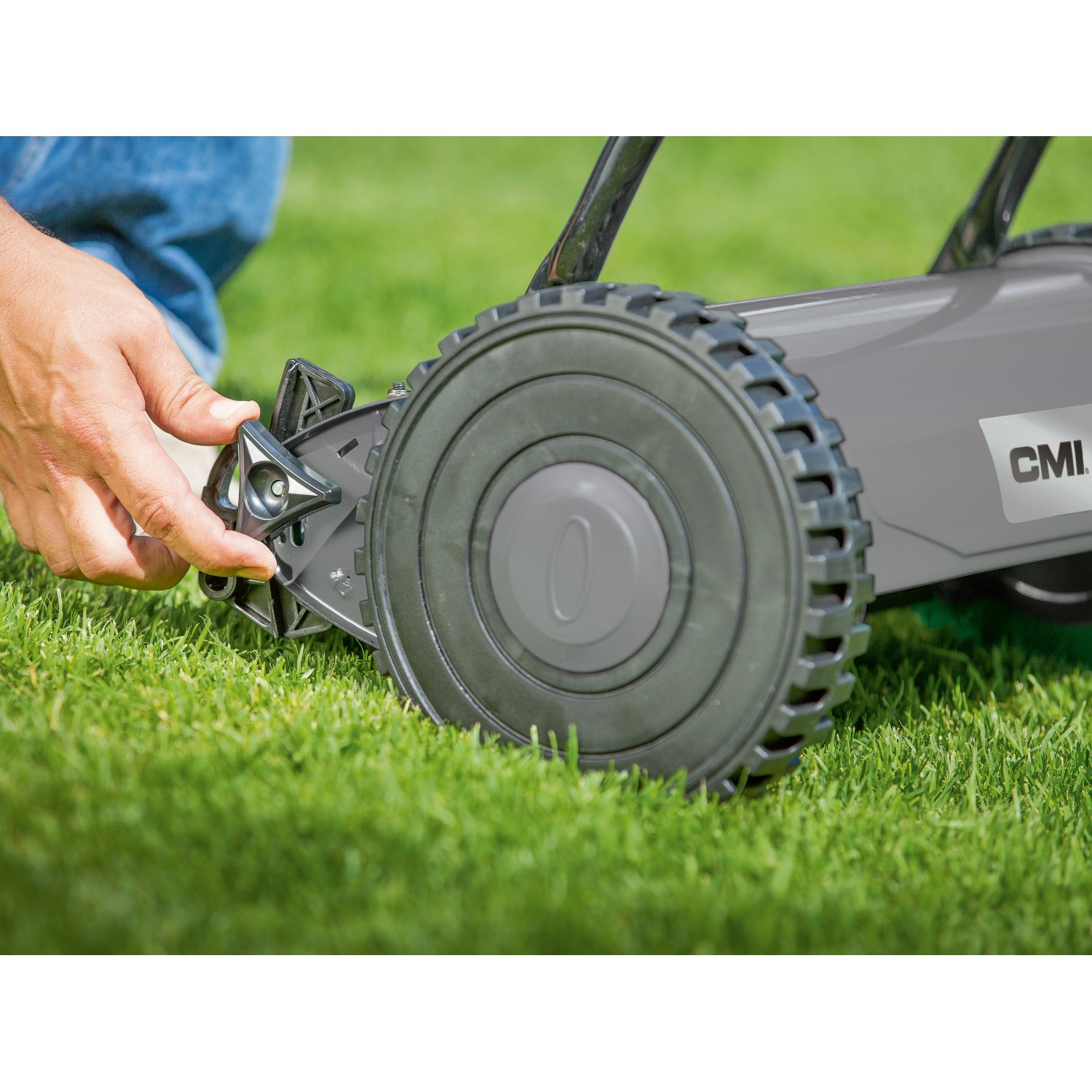 Detailaufnahme: CMI Spindelrasenmäher C-HS-30, Einstellung der Schnitthöhe.
