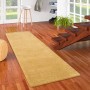 Snapstyle Hochflor Shaggy Läufer Teppich Palace Curry, 80x160cm, auf Holzboden im Flur.