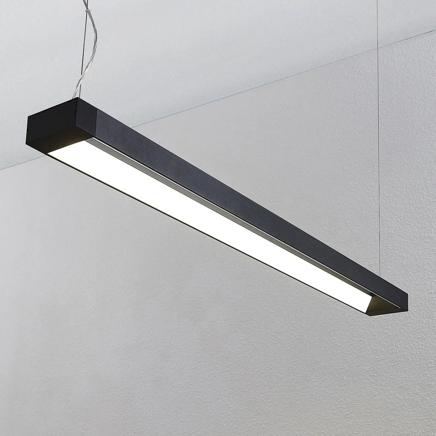 Moderne, schwarze LED Büroleuchte Cuna von Arcchio aus Aluminium für das Arbeitszimmer.
