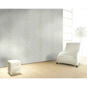 Glööckler Vliestapete Imperial mit floralen Ornamenten in Creme im Raum.