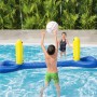 Bestway Volleyball-Set im Pool mit spielenden Kindern. Aufblasbares Wasserspielzeug für Sommer und Freizeit.