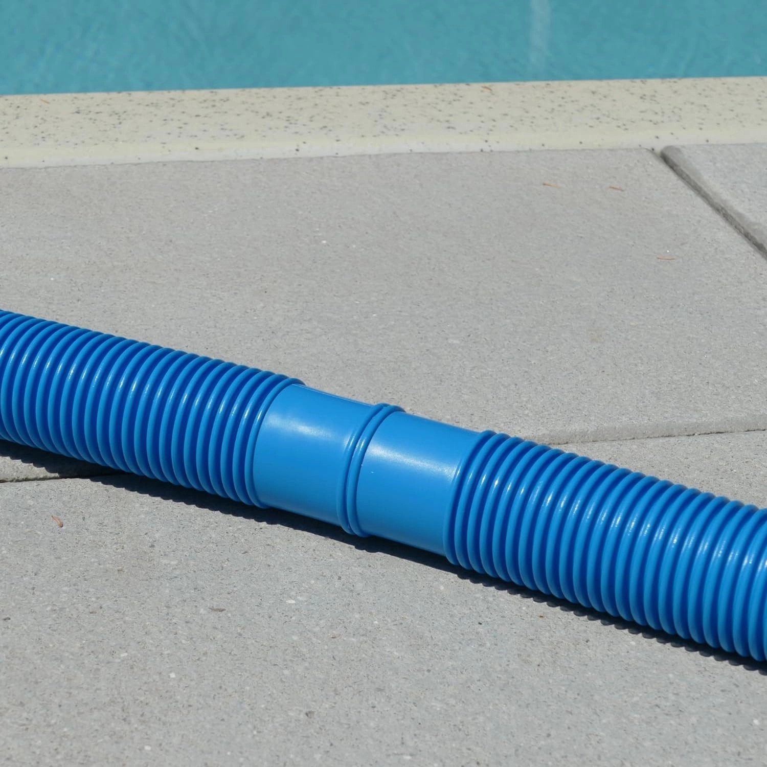 Blauer poolomio Poolschlauch (32mm) mit Trennmuffe, 9,9m, für Poolreinigung.