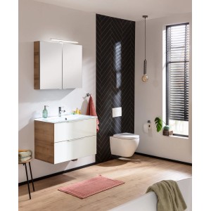 Fackelmann LED-Spiegelschrank B.Brillant 80 cm Asteiche im Badezimmer.