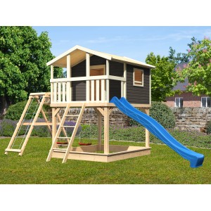 Karibu Stelzenhaus Benjamin Grau mit Schaukel, Klettergerüst, Netzrampe und blauer Rutsche.