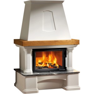 Weißer Haas+Sohn Genf II Kaminofen mit Holzfeuer und Wärmespeicherbeton, 8 kW Leistung.