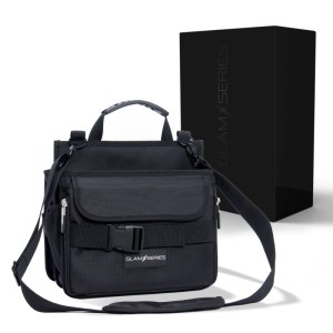 Schwarze, robuste Glamcarrier Kosmetiktasche mit Tragegriff, Schultergurt und Schnalle. Faltbare Beauty Bag für Visagisten.