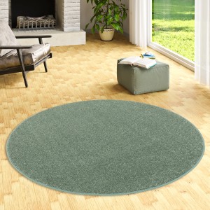 Runder, mintgrüner Snapstyle Hochflor Teppich "Cottage" (Ø 200cm) im Wohnzimmer.