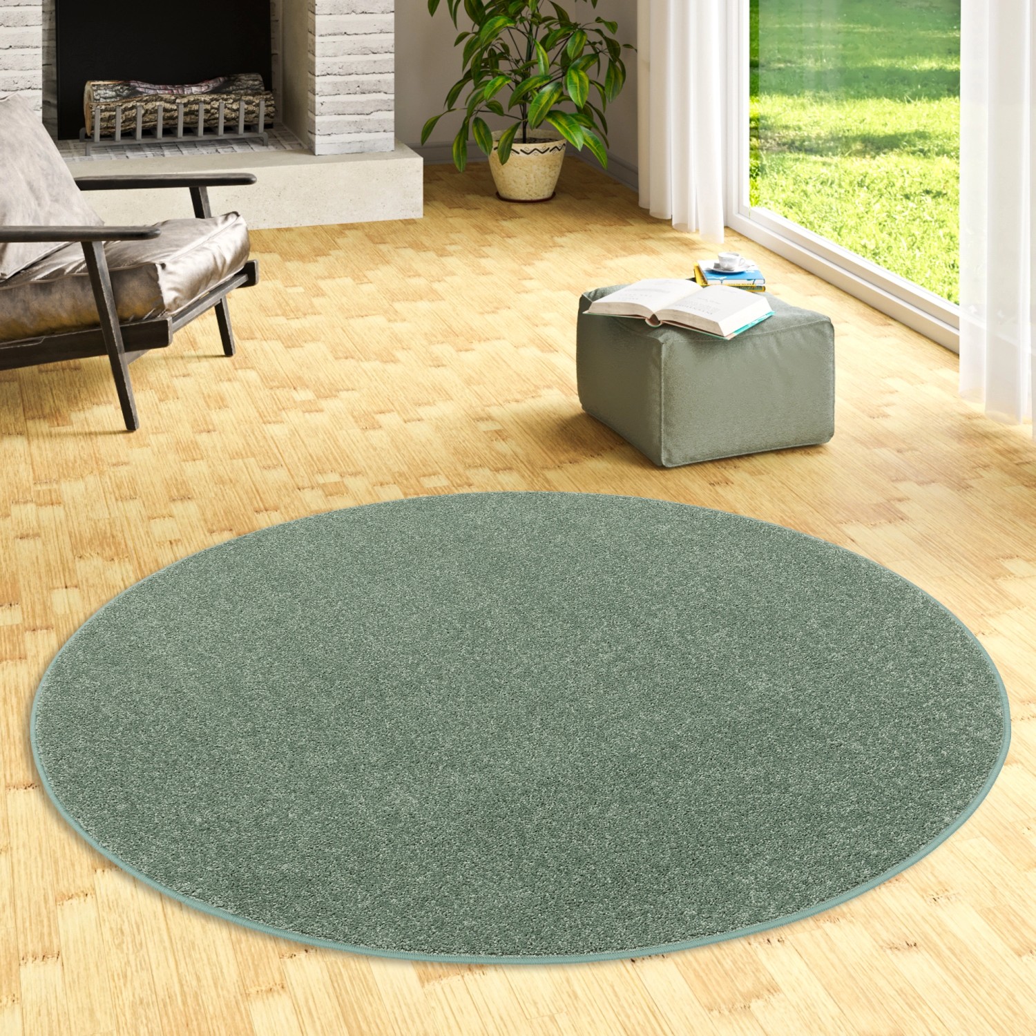 Runder, mintgrüner Snapstyle Hochflor Teppich "Cottage" (Ø 200cm) im Wohnzimmer.
