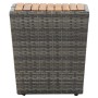 Detailansicht: Grauer Rattan-Tisch mit Akazienholzplatte aus dem 3-tlg. Bistro-Set.