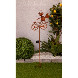 Brauner LED Solar Erdspieß mit Schmetterling auf Fahrrad als Deko für den Garten, 88cm hoch.
