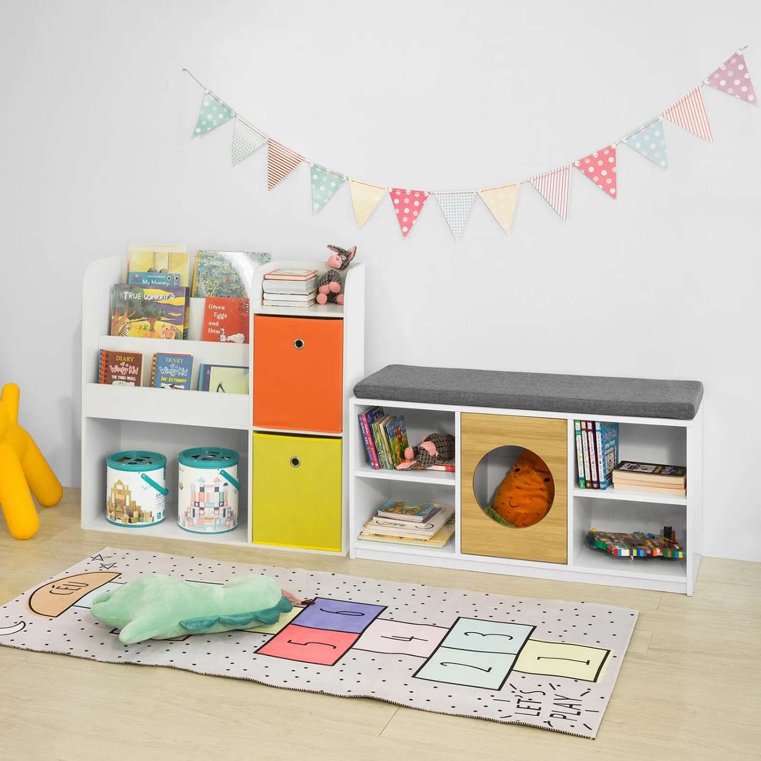 Weißes SoBuy Kinder Bücherregal KMB37-W mit 5 Ablagen und Spielzeug. Kinderzimmer Einrichtung.
