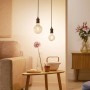 Philips Smart LED-Leuchtmittel Globe Filament G95 Amber in Wohnraum-Szene.