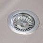 Detailaufnahme: Respekta Austin Granitspüle, grau, mit Siebkorb. Küchenspüle für Einbau.
