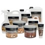 Sortiment von Woca Holzpflegeprodukten: Reiniger, Öle, Lacke und Beizen für Holzoberflächen.