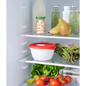 Rotho Mikrowellenschüssel Micro Clever 0,8 l Papaya im Kühlschrank mit Lebensmitteln.