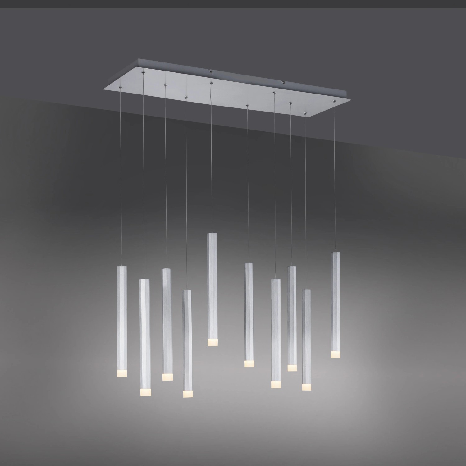 Moderne, 10-flammige LED-Pendelleuchte Bruno aus Aluminium, höhenverstellbar.