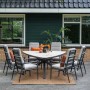 Gartenmöbelset: Tisch und 6 verstellbare Gartenstühle Biola in Sand-Hell mit dunkelgrauem Gestell.