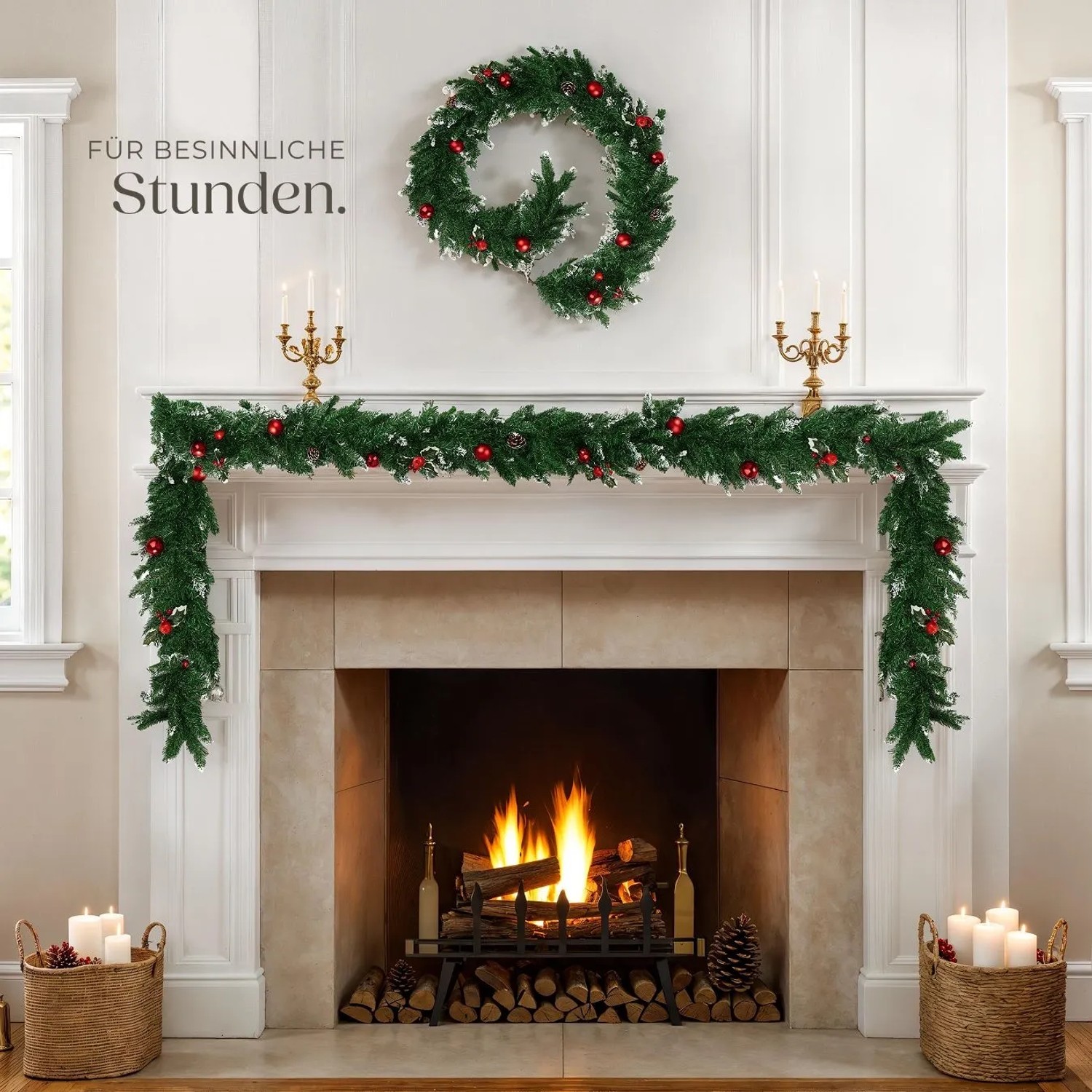 Festliche Tectake Weihnachtsgirlande mit Kugeln, Zapfen und Beeren dekoriert Kamin.