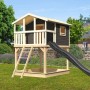 Karibu Stelzenhaus Benjamin mit Rutsche in Natur-Grau, Leiter und Sandkasten im Garten.
