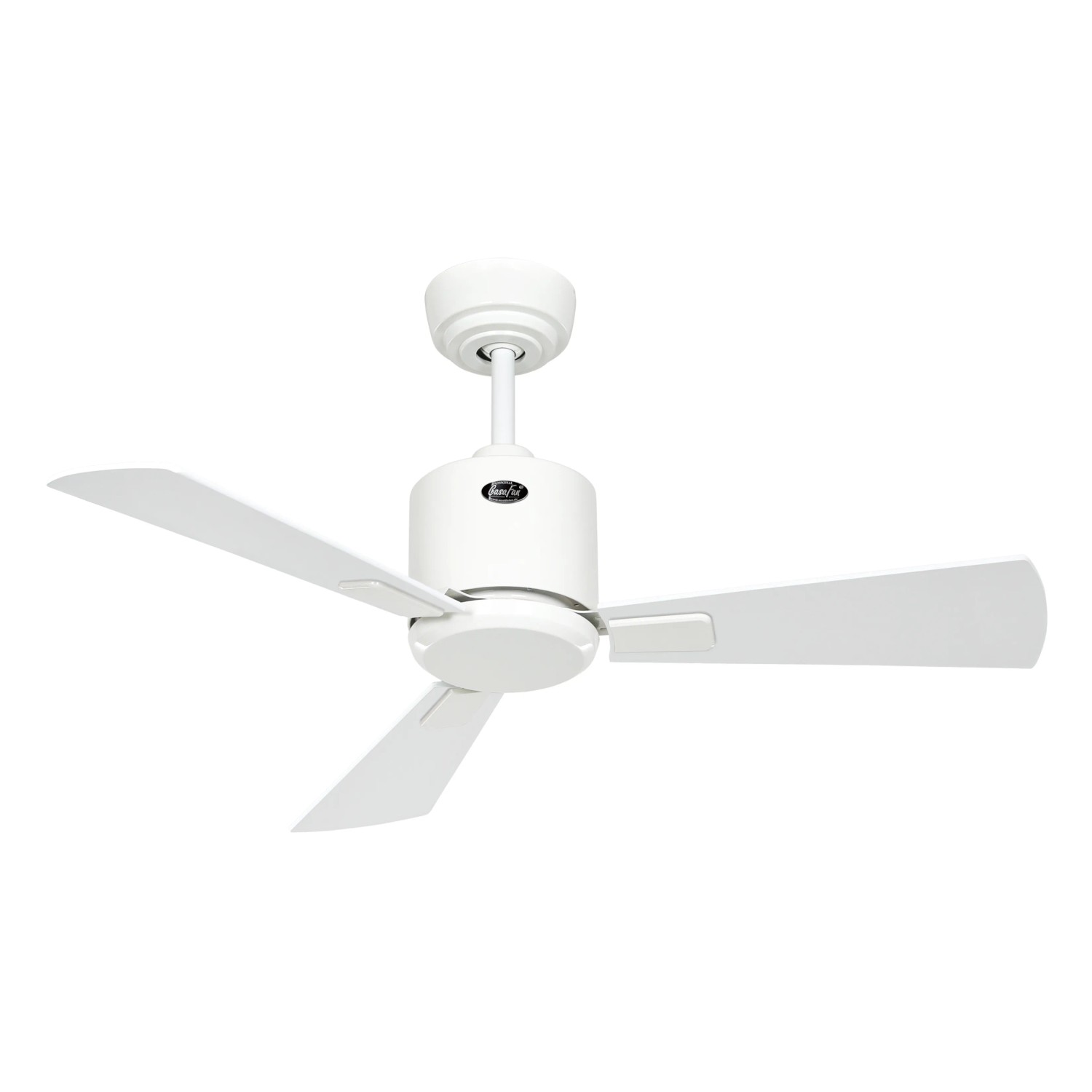 Weißer CASAFAN Eco Neo III Deckenventilator mit 3 Flügeln und Fernbedienung.