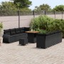 Schwarzes 11-teiliges vidaXL Garten-Sofa-Set aus Poly Rattan mit Tisch und Hockern.